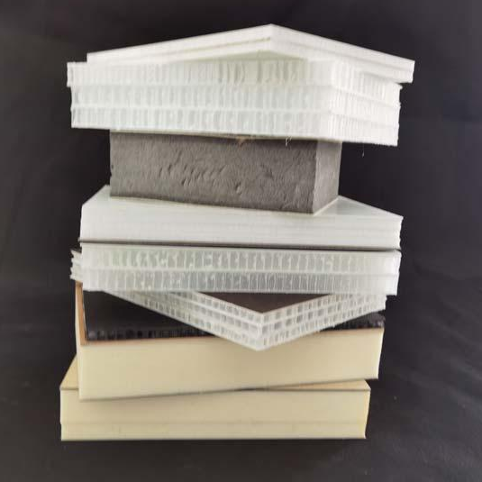 使(shǐ)用熱塑蜂(fēng)窩闆/蜂窩(wō)三明治闆(pan)優勢有哪(na)些？