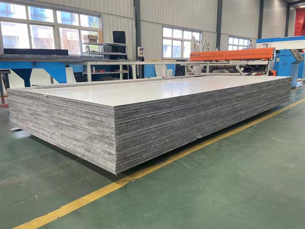 CFRTP材料闆更耐高(gāo)溫可與高強度(du)鋼媲美